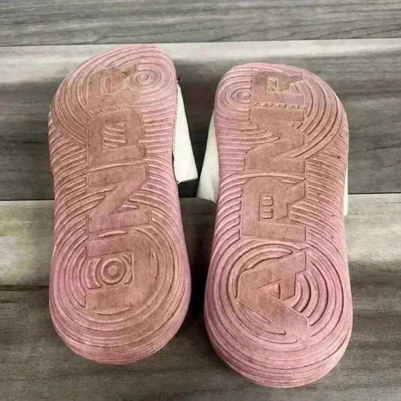 Girls Under Armour slides Y4 or womens 5.5 pink white comfy sandals beach - Picture 7 of 9